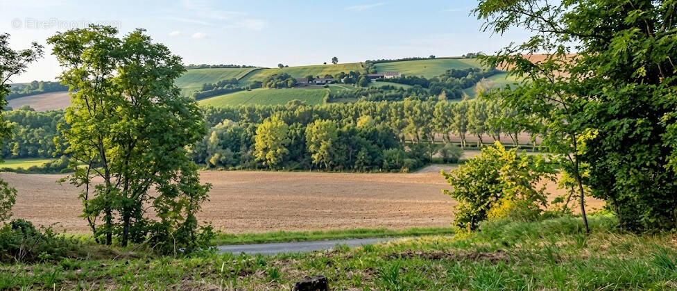 Terrain à CAIGNAC