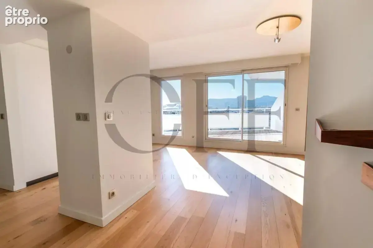 13008 Marseille  – Duplex 100 M2 au dernier étage  - 2 chambres - terrasse - photo 6