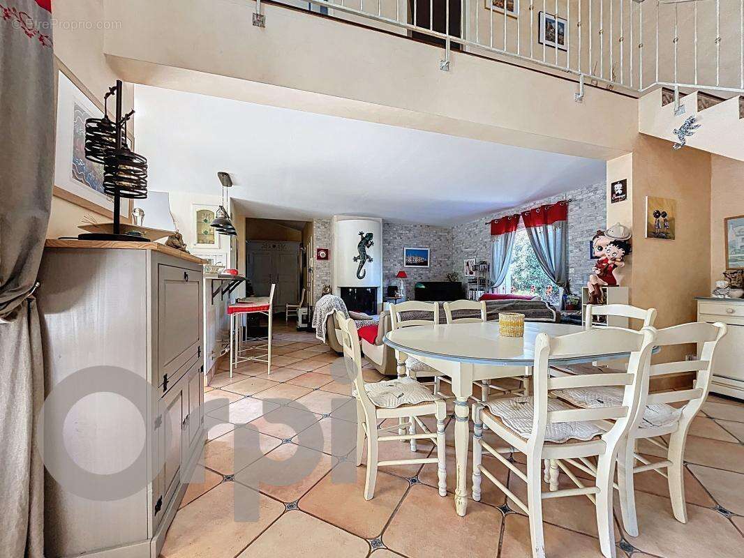 Maison à LES ISSAMBRES