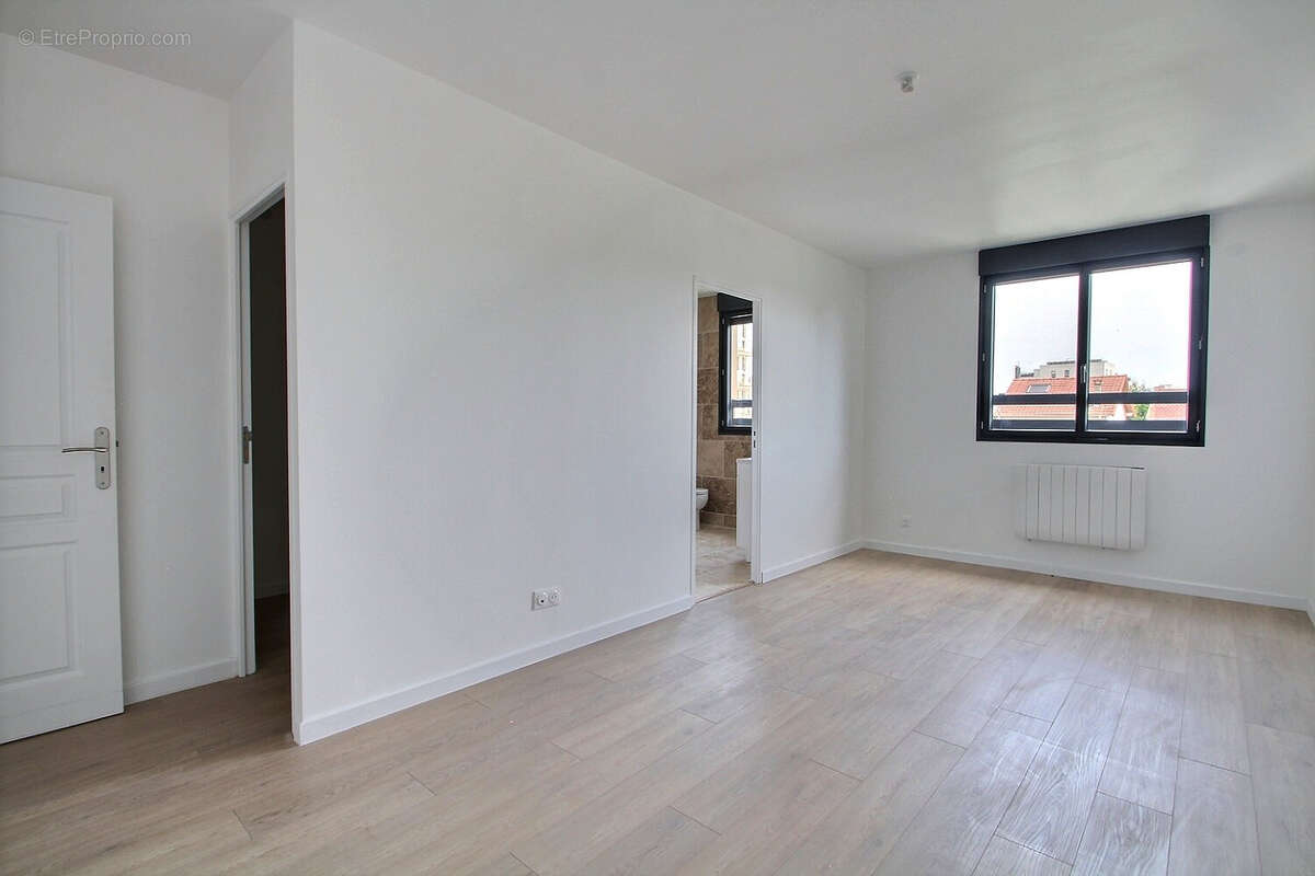 Maison 2025 - grand sejour - cinq chambres - joli jardin - garage et parking - photo 15