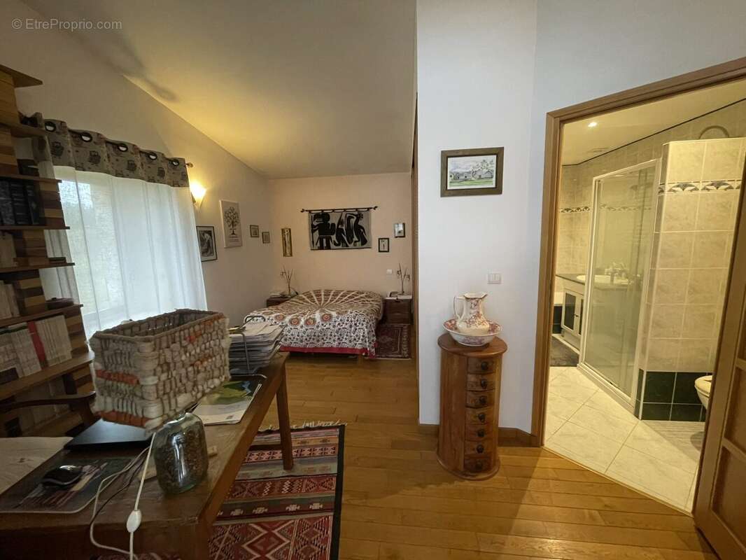 suite parentale - rez-de-chaussée - Maison à SAINT-PIERRE-DE-CHIGNAC