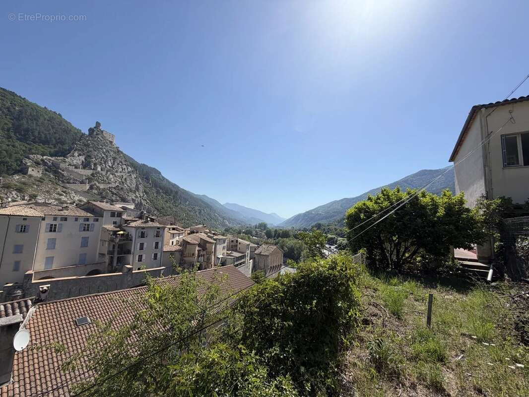 Maison à ENTREVAUX