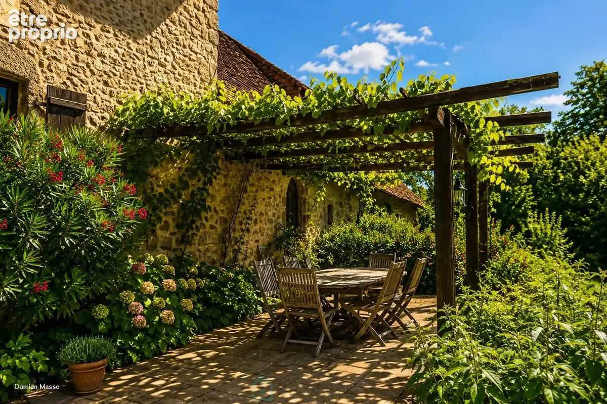 Ancienne maison forte du XIIIe siècle, au coeur du parc naturel régional du Périgord vert. - photo 4