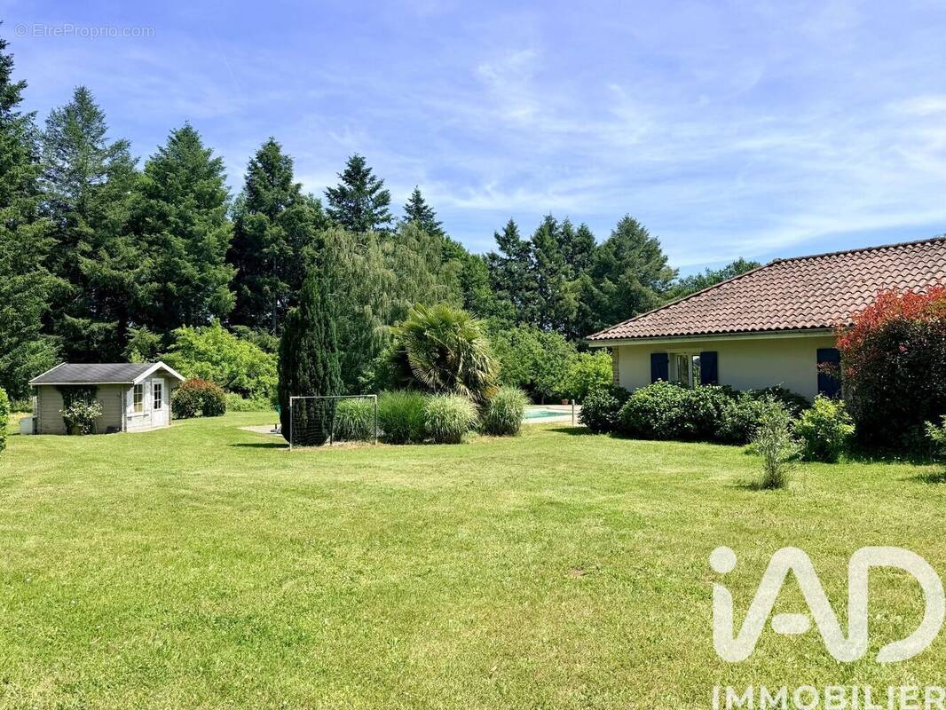Photo 1 - Maison à SAINT-LEONARD-DE-NOBLAT