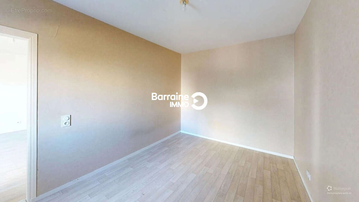 A vendre - lorient  centre ville - appartement recent de type 3 de 55m² avec balcon et garage - photo 3