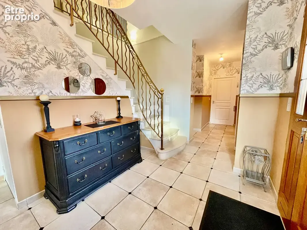 DEMEURE - La Chapelle Sur Erdre - 8 chambres - 311m² - photo 11