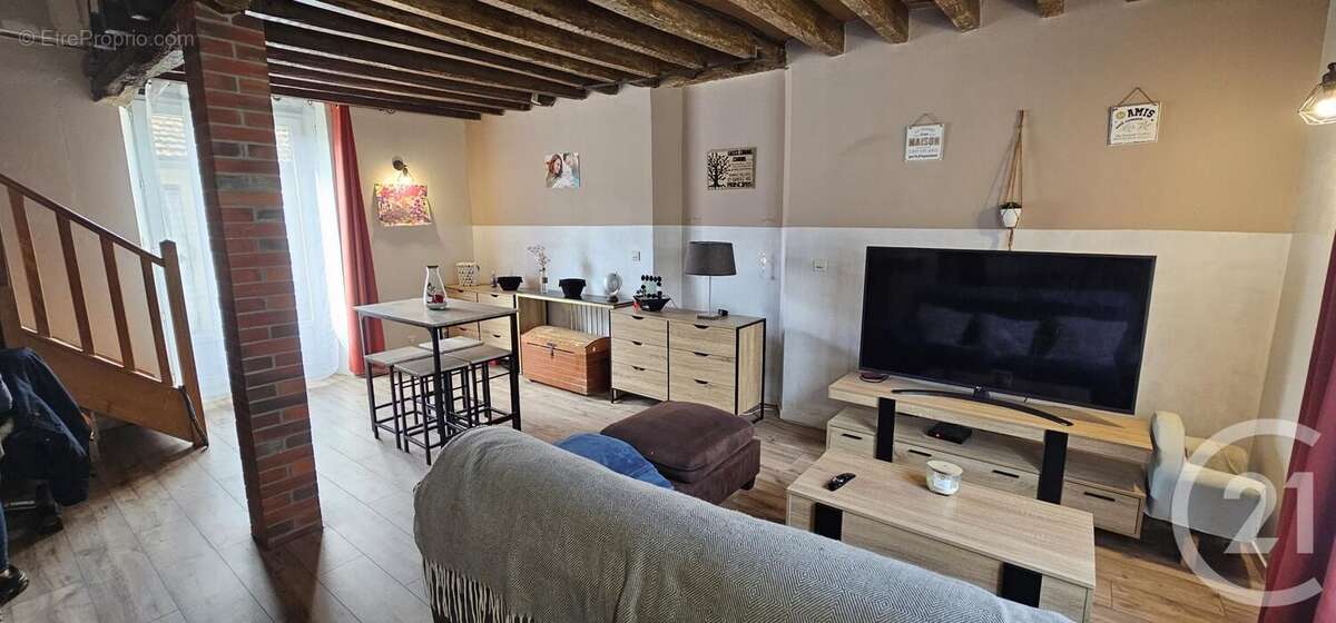 Maison à MESLAY-LE-VIDAME