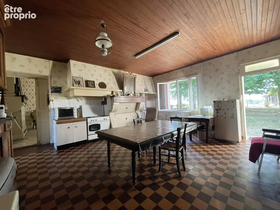 Maison a renover avec dependances sur 10ha  de terrain - photo 6