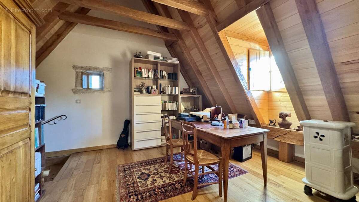 Maison à SAULIAC-SUR-CELE