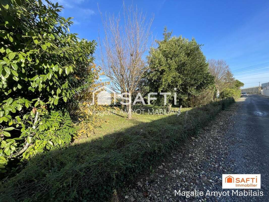 Photo 3 - Terrain à CHATEAUBERNARD