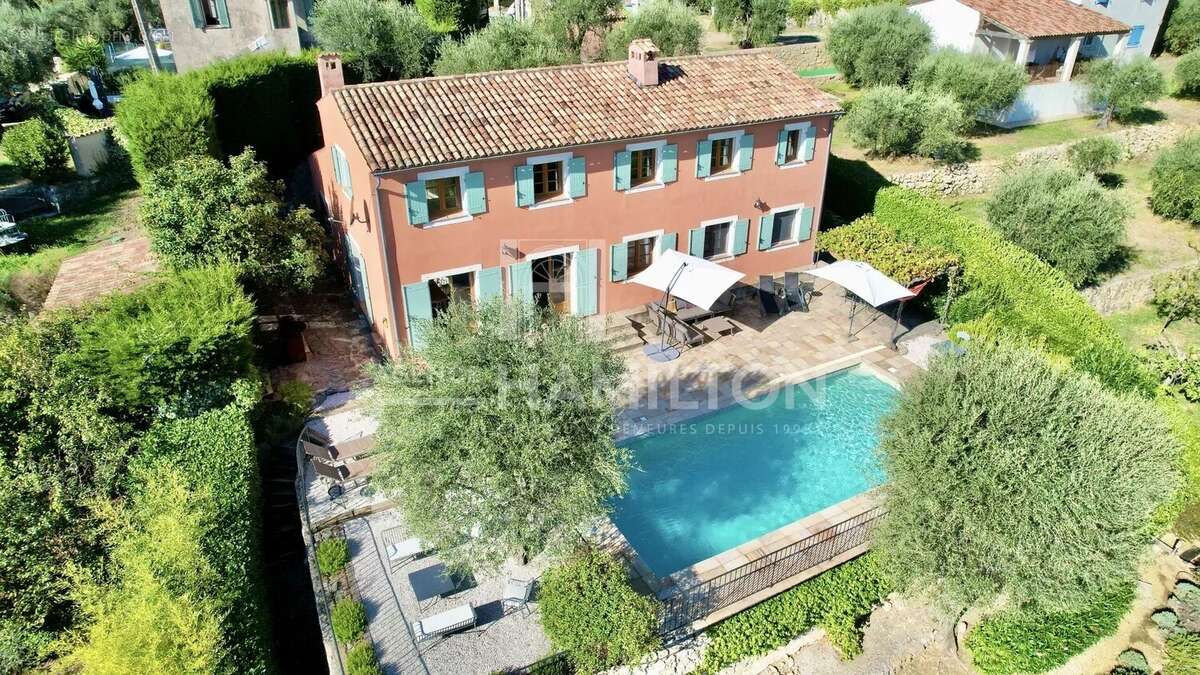 Maison à CHATEAUNEUF-GRASSE
