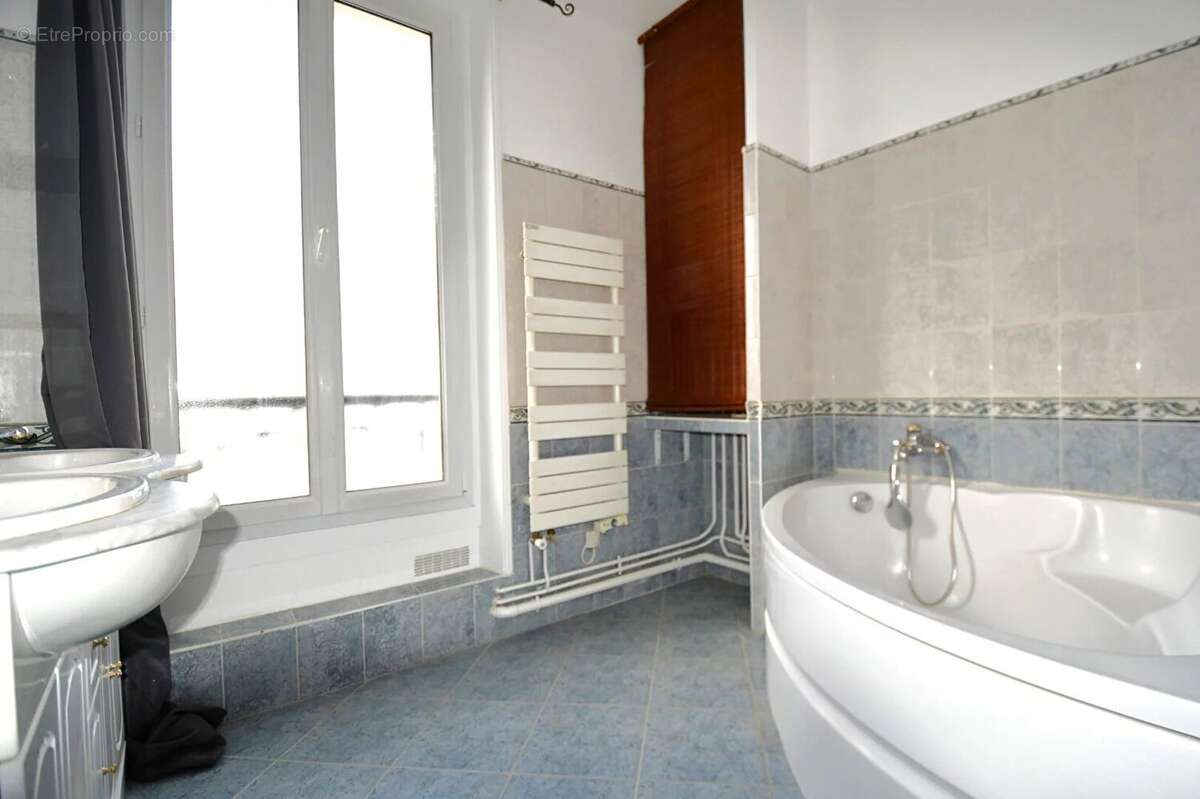 Appartement situé sur le bas CHATOU 4 pièces de 80 m2 au sol - photo 8
