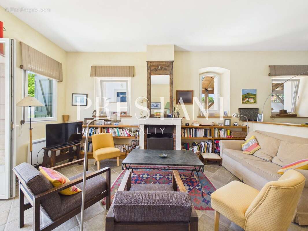 Maison de ville avec extérieur - photo 2