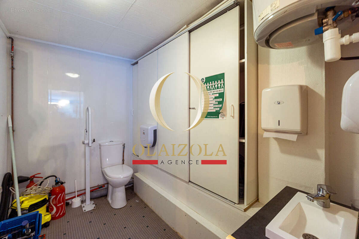 BAYONNE -gare- Murs AV ,d'un Local commercial- 45 m2 - photo 3
