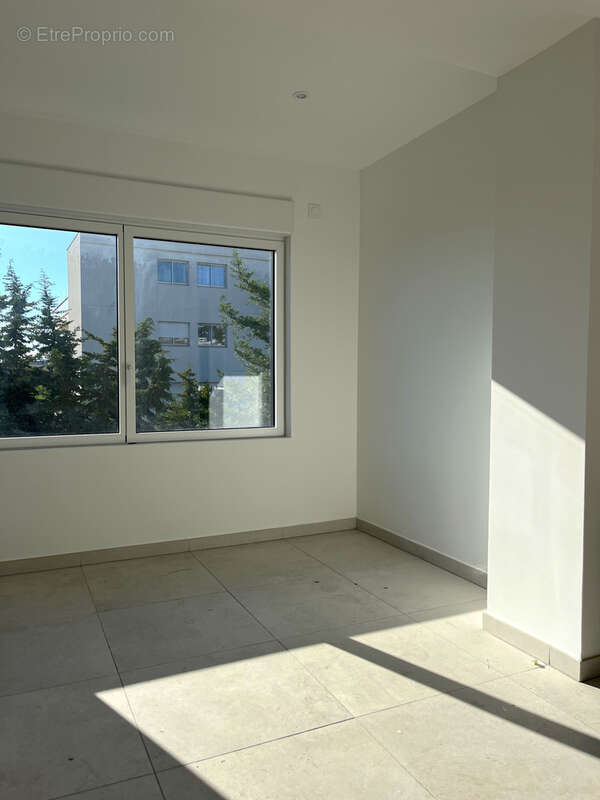 Appartement à SAINT-LAURENT-DU-VAR