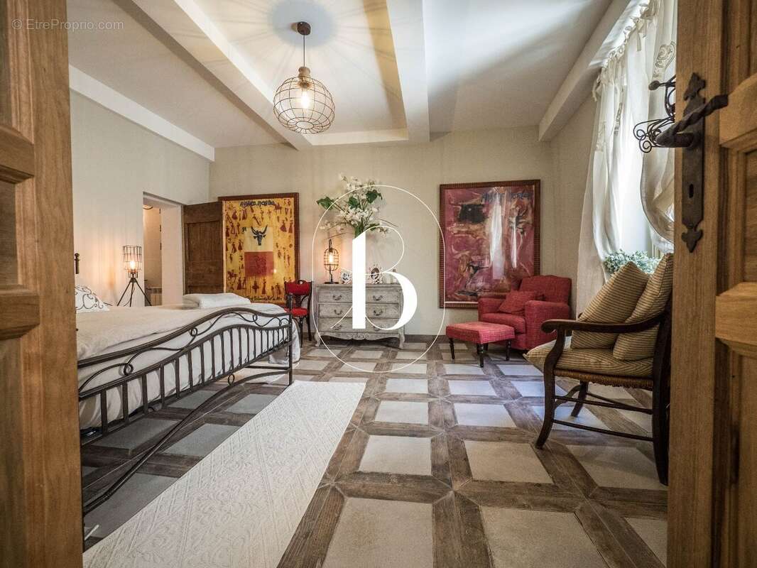 Maison à SAINT-LAURENT-DE-CARNOLS