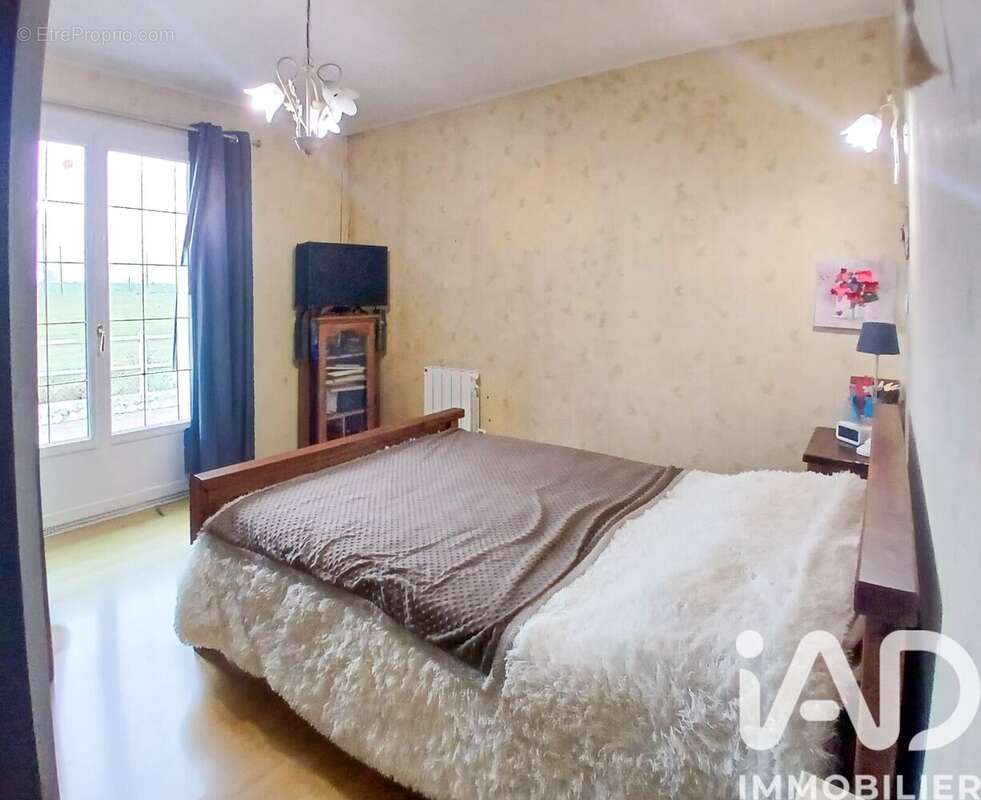 Photo 9 - Maison à ETREVILLE