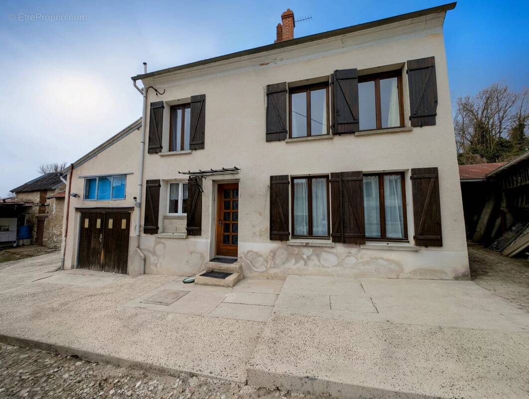 Maison à NEUILLY-SAINT-FRONT