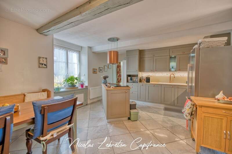 Maison en pierre rénovée de 202 m² – 4 chambres + studio indépendant – Dépendance de 100 m² – Terrain clos de 2 775 m² - photo 6