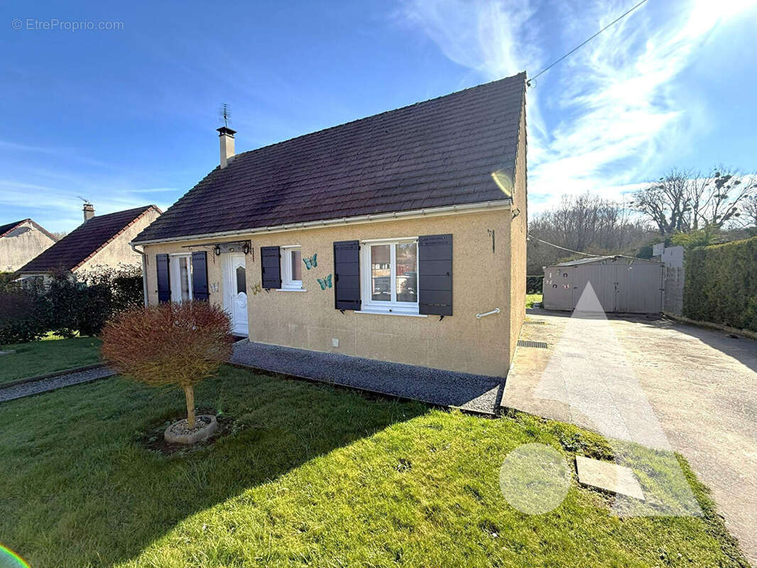 Maison à LA NEUVILLE-ROY