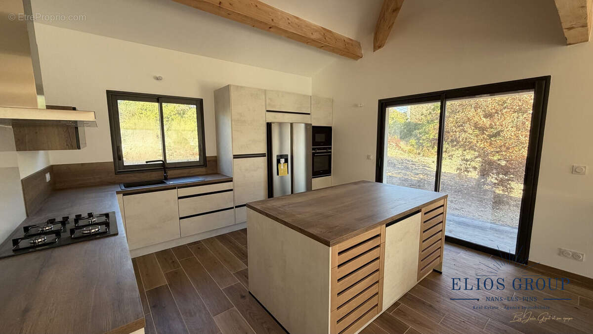 Maison 269 m² à Nans-Les-Pins  - photo 6