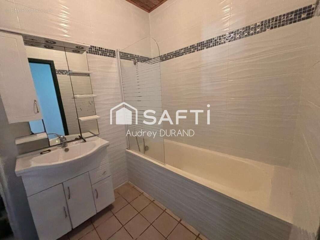 Photo 6 - Maison à REMIRE-MONTJOLY