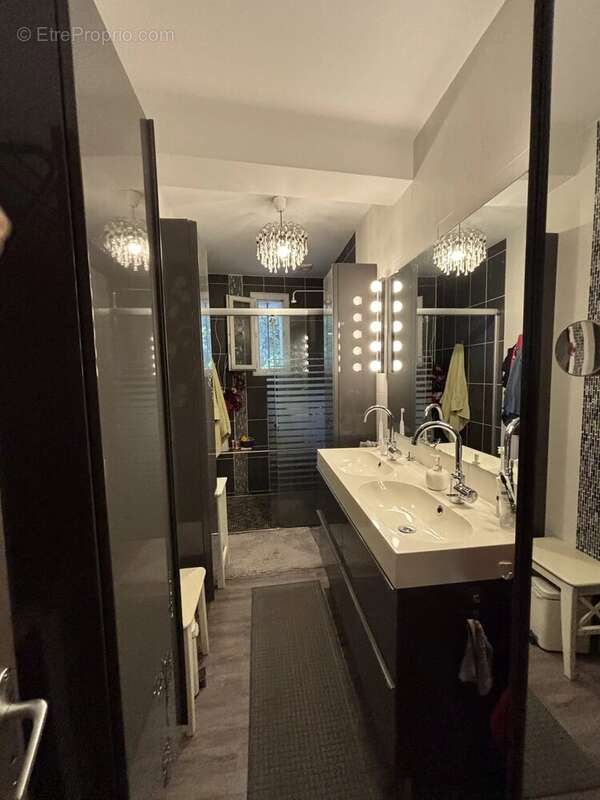 Charmante maison de plain-peid sur un terrain de 2 600 m²3 chambres,  à Gouzens - photo 7