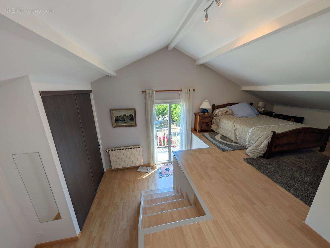 À moins de 10 minutes du centre-ville d'Aix-les-Bains – A vendre belle maison individuelle aux volumes généreux, idéale pour une - photo 13