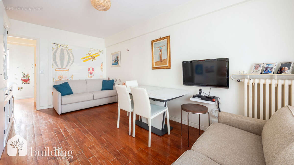 Appartement à PARIS-16E