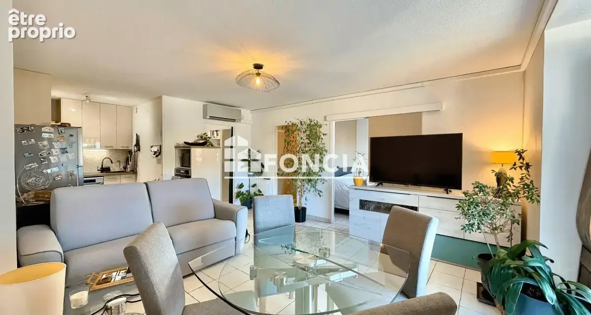 Appartement t3 dernier etage - vue mer - residence securisee centre ville - la croix valmer - photo 3