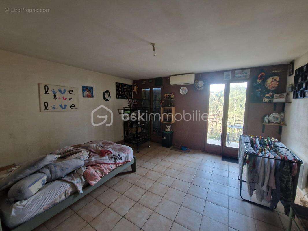 Spécial investisseurs!! Villa de 214m² sur 2330m² de terrain! 5 logements dont 4 loués - photo 6
