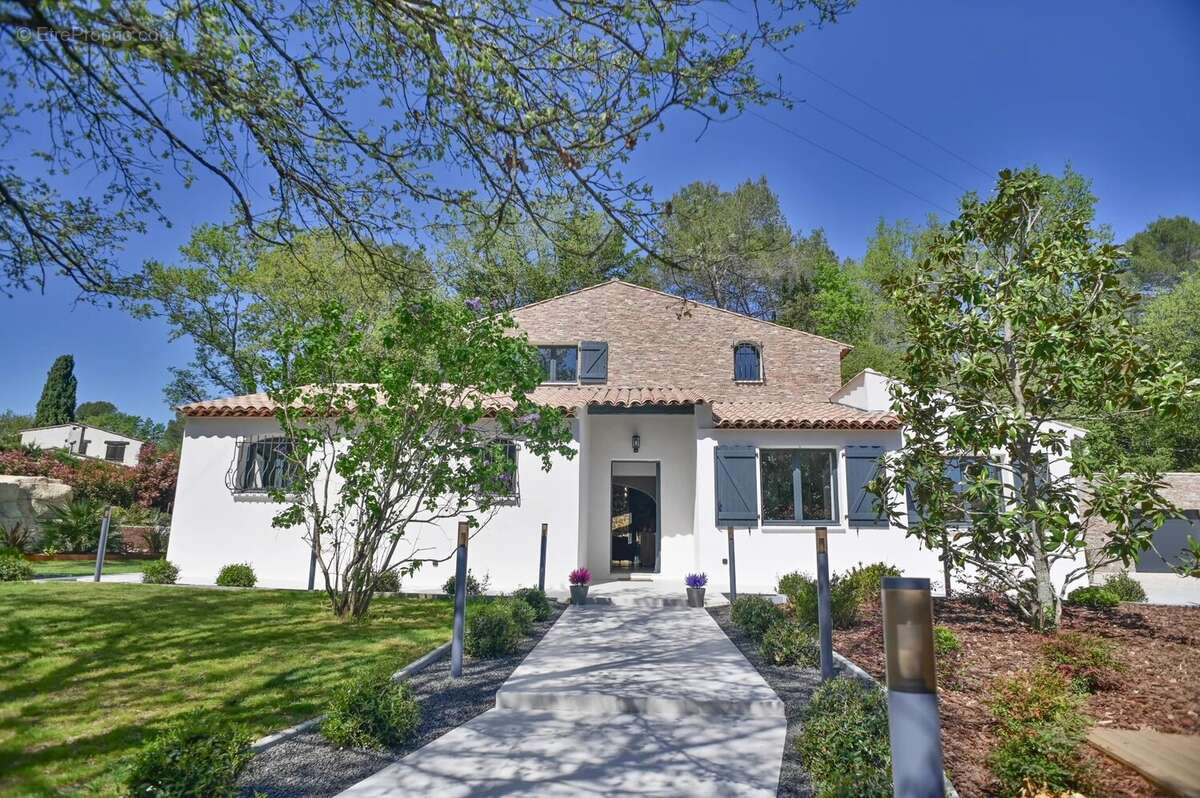 Maison à ROQUEFORT-LES-PINS