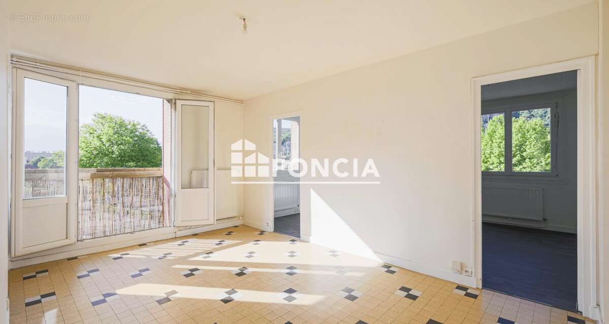 Appartement à FONTAINE