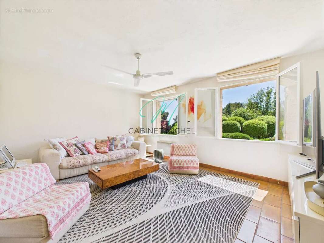 Maison à ROQUEFORT-LES-PINS