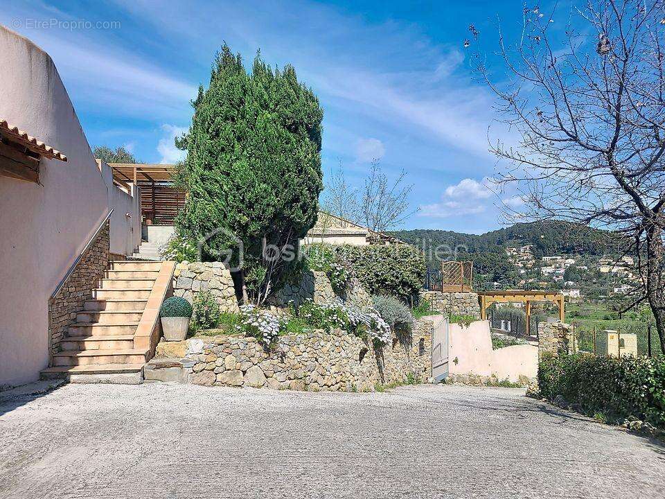 Maison à SOLLIES-VILLE