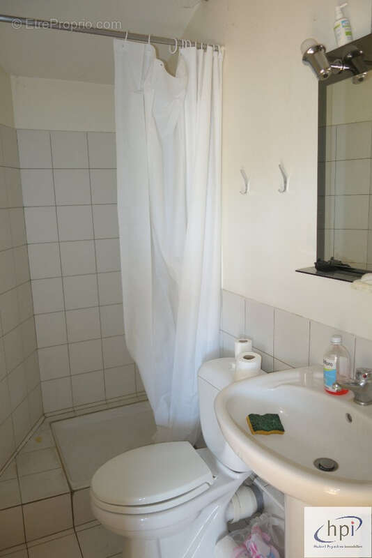 Vente studio meublé avec terrasse centre-ville Saint Affrique - photo 9