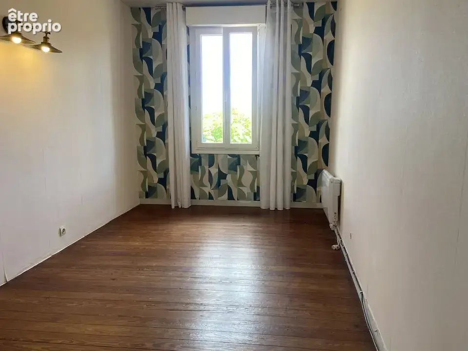 PAUILLAC CENTRE MAISON DE VILLE 1 ETAGE 3 CHAMBRES, JARDIN, 2