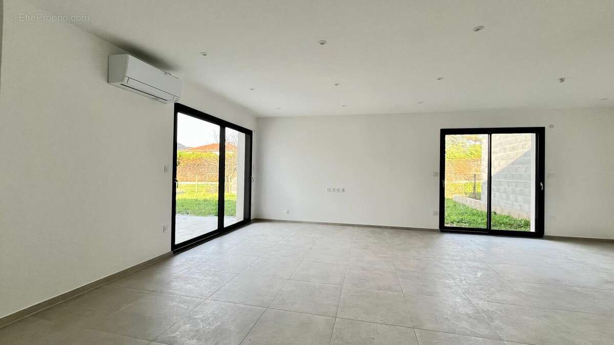 Maison à SERVES-SUR-RHONE