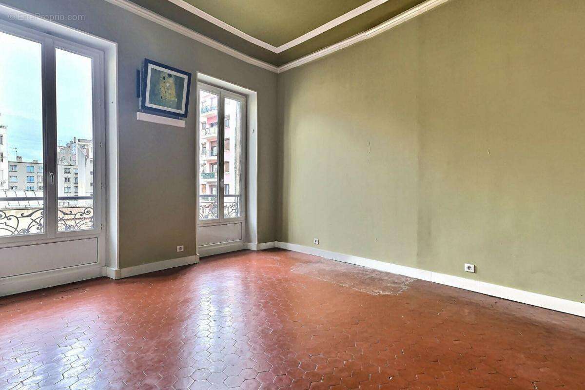 Appartement à MARSEILLE-1E