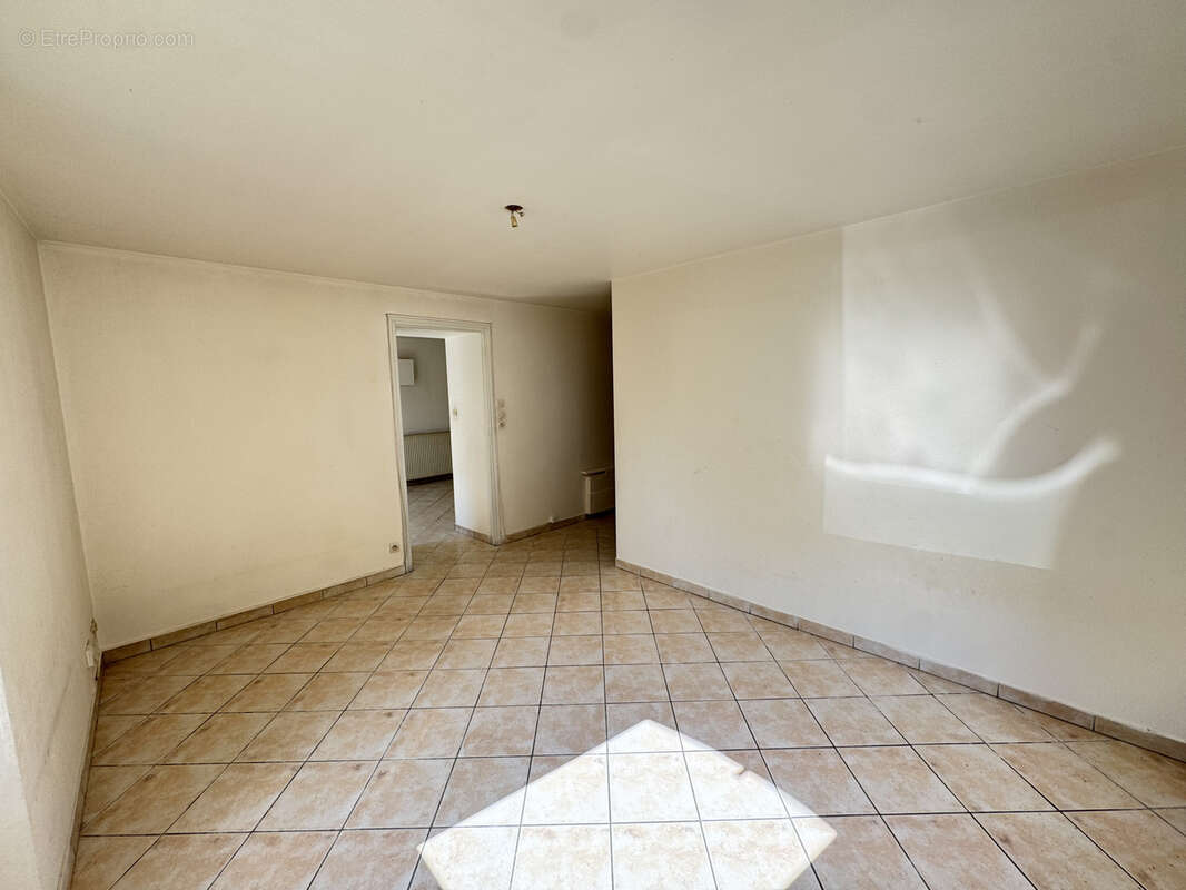 Appartement à BOUROGNE