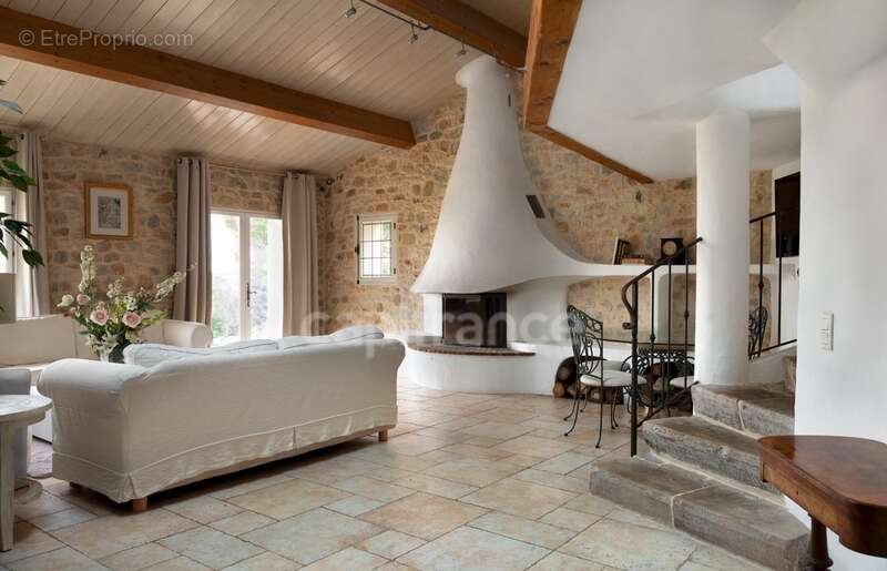 Propriete à vendre 6 pièces GOURDON (06), vue mer, jardin de 6000 m², garage - photo 8
