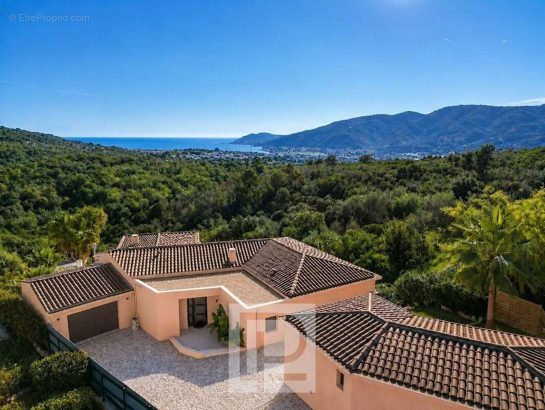 Maison à MOUGINS