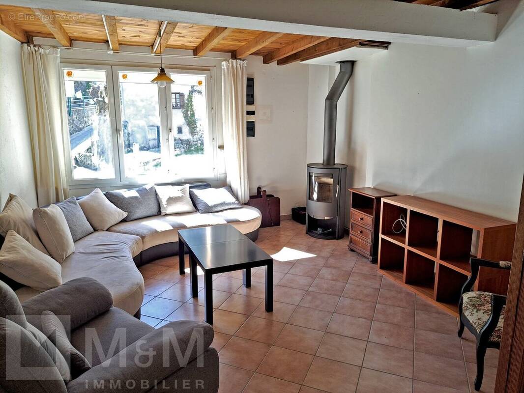 Maison à SAINTE-COLOMBE-SUR-GUETTE