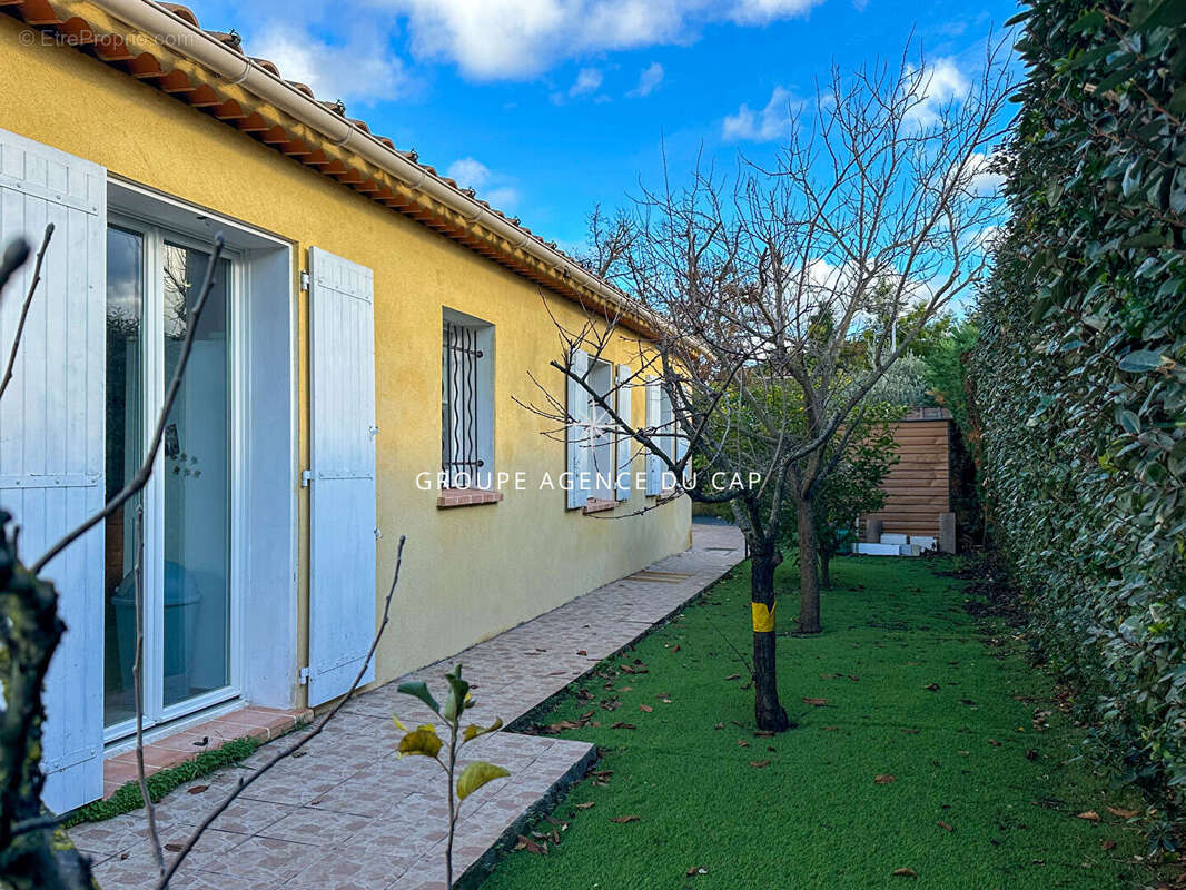 Maison à ROQUEBRUNE-SUR-ARGENS