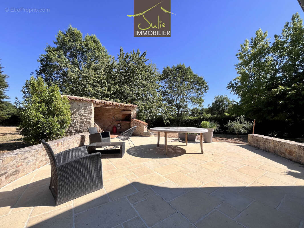 Propriété de plain-pied dans un joli parc clos de 3642m2 - photo 3
