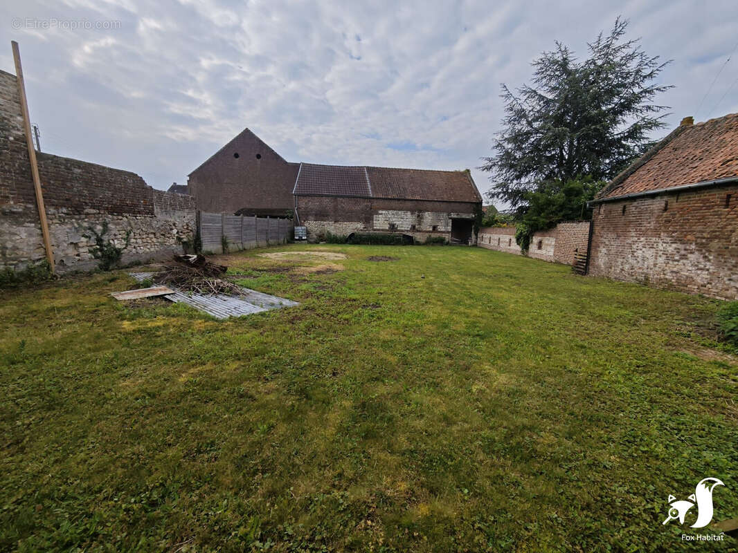Terrain à NAVES
