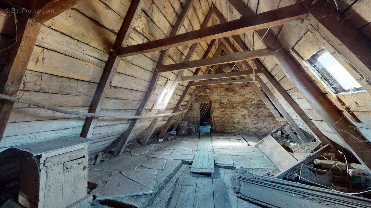 Maison à Rénover de 166 m² + Grange + 100 m² de combles aménageables - photo 15