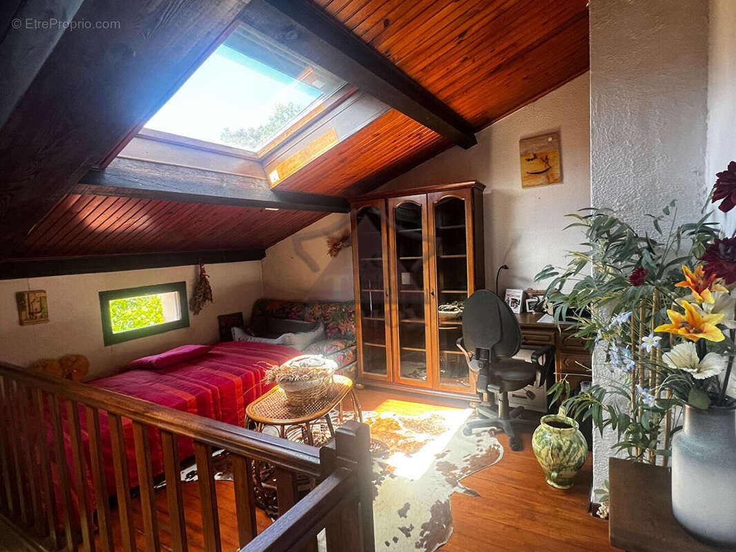 Maison avec piscine dans un environnement calme - photo 13