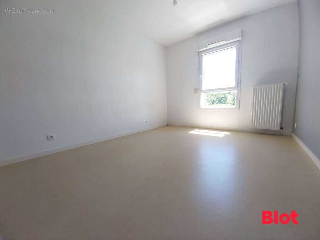 Maison 78 m² à La Chapelle-Des-Fougeretz  - photo 7