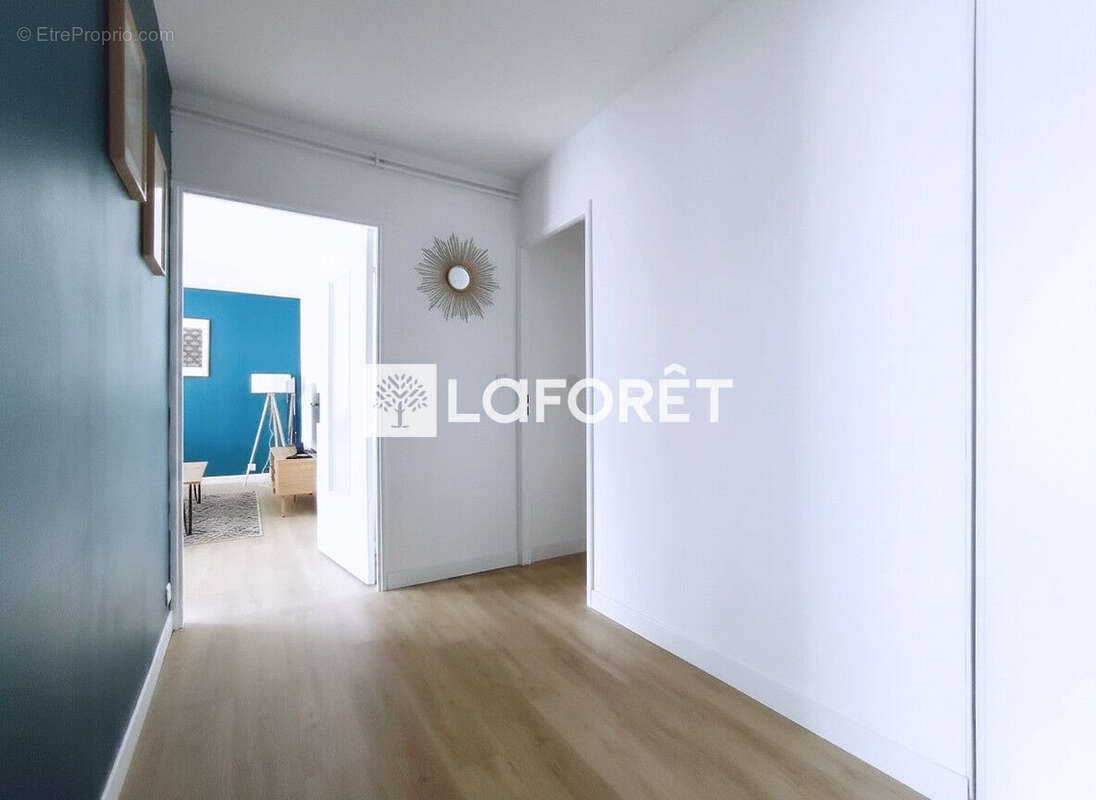 Appartement T5 rénové 4 chambres Brequigny - photo 3